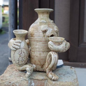 徳利を持った「とっくりとっくん」