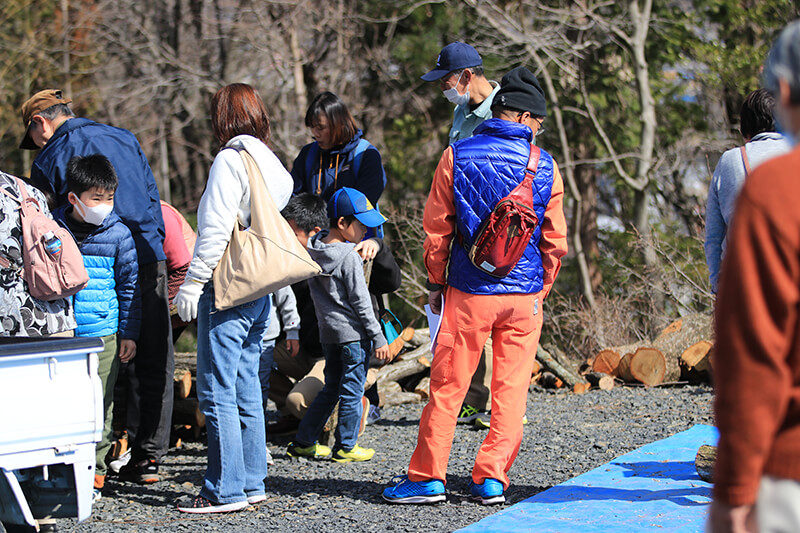 シイタケの菌打ち体験 土岐高山城跡の森 「里山わいわい広場」