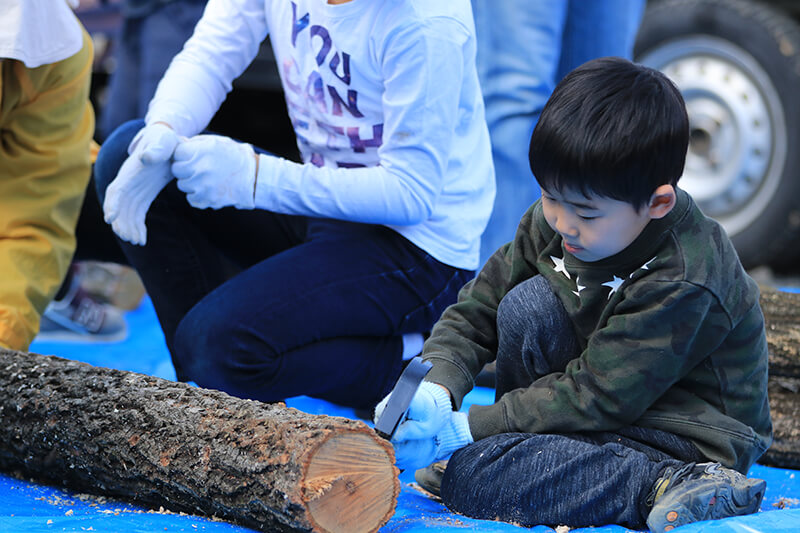 シイタケの菌打ち体験 土岐高山城跡の森 「里山わいわい広場」
