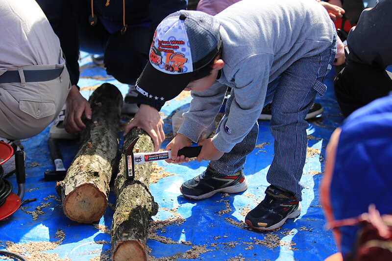 シイタケの菌打ち体験 土岐高山城跡の森 「里山わいわい広場」