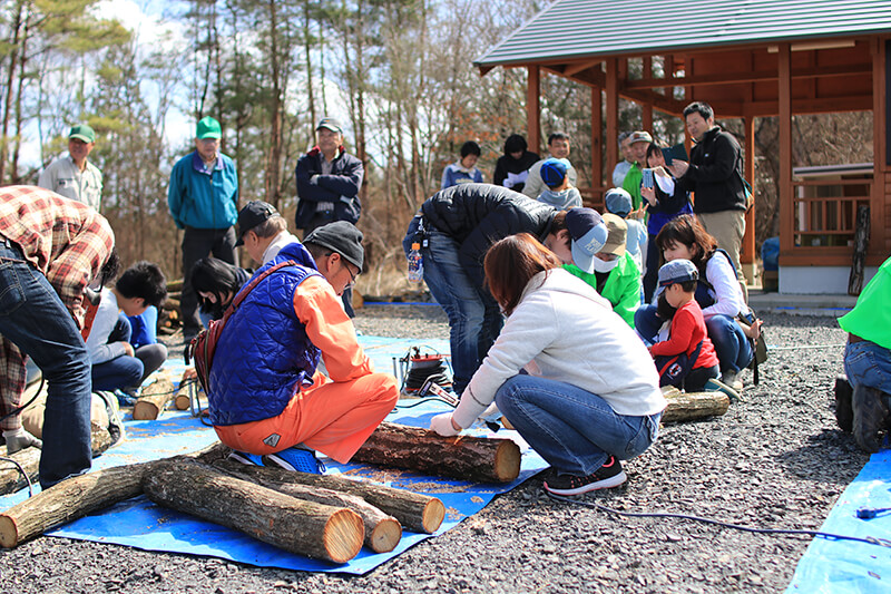 シイタケの菌打ち体験 土岐高山城跡の森 「里山わいわい広場」