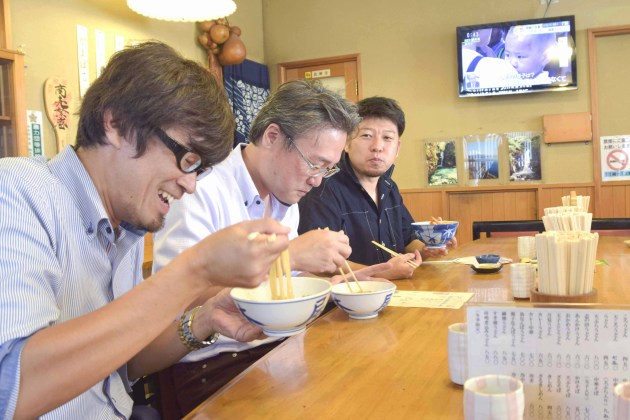 さかだちブックスさん　妻木屋