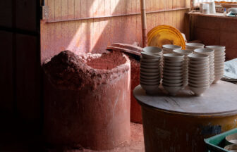 (有)カネ芳製陶所 芳泉窯